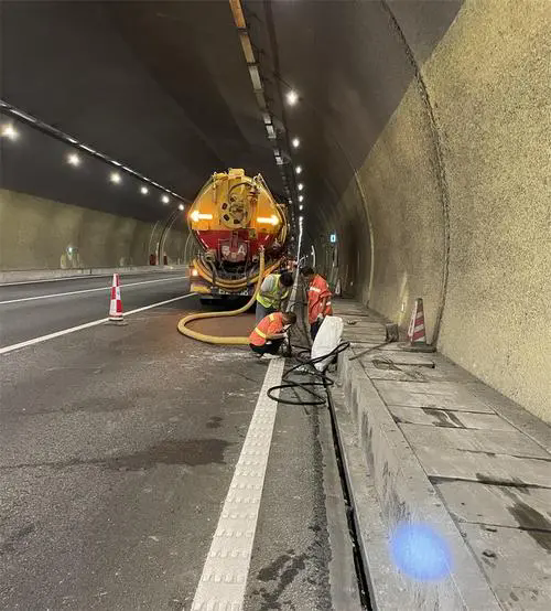 蛟河隧道排水渠清淤